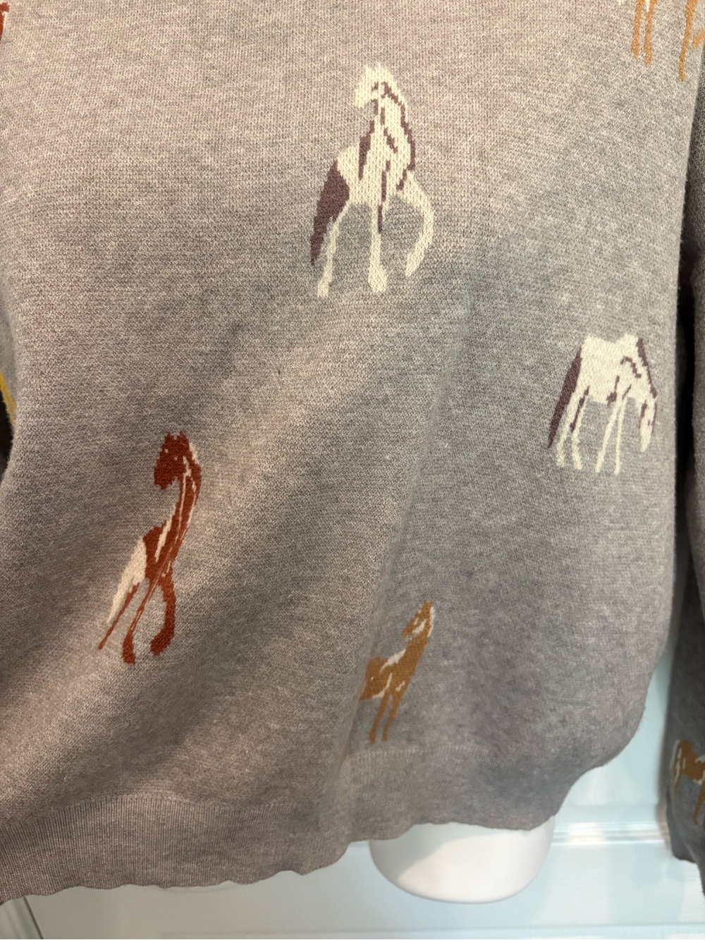 Pants Store Put You First Gray Horse-Print Crewneck Sweater Size L - Picture 3 of 6